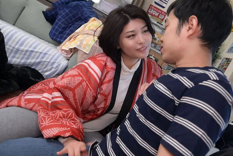 Đang chán đời vì bị em gái đá thì người phụ nữ làm chung gạ tình